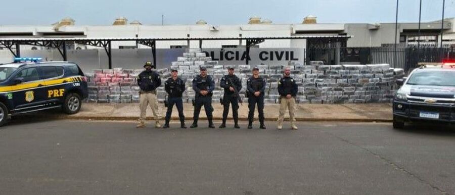 Imagem PRF e PM apreendem 56 toneladas de maconha na BR-158